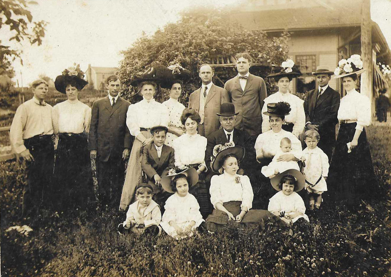 Pritchard Family in 1908 Photo2